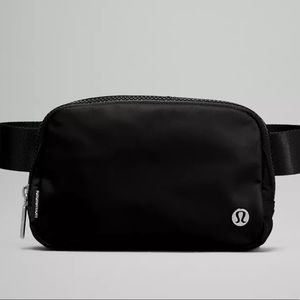 COPY - COPY - Lululemon Everywhere Belt Bag